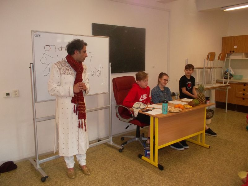 Žáci se podívali do Indie 08
